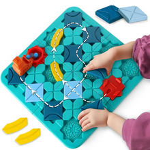 A child arranges vibrant pieces on a teal board, guiding an orange train along the Toyfetti Trackmaster | Stimuleer Creativiteit En Logisch Denken - Interactieve Treinspoorset for a creative Montessori activity.