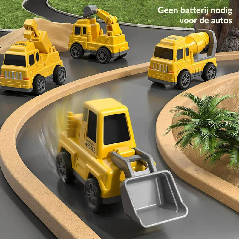 Four yellow Toyfetti TruckTrail vehicles, including a light-up carrier, race on a winding sand-edged track. Dutch text says Geen batterij nodig voor de autos, meaning no battery needed for the cars.