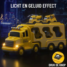The Toyfetti MightyTrucks Builder Set features a yellow construction transport carrier with mini trucks, lights, and sound effects. Dutch text “LICHT EN GELUID EFFECT” and “DRUK DE KNOP.” Perfect gift for toddlers.